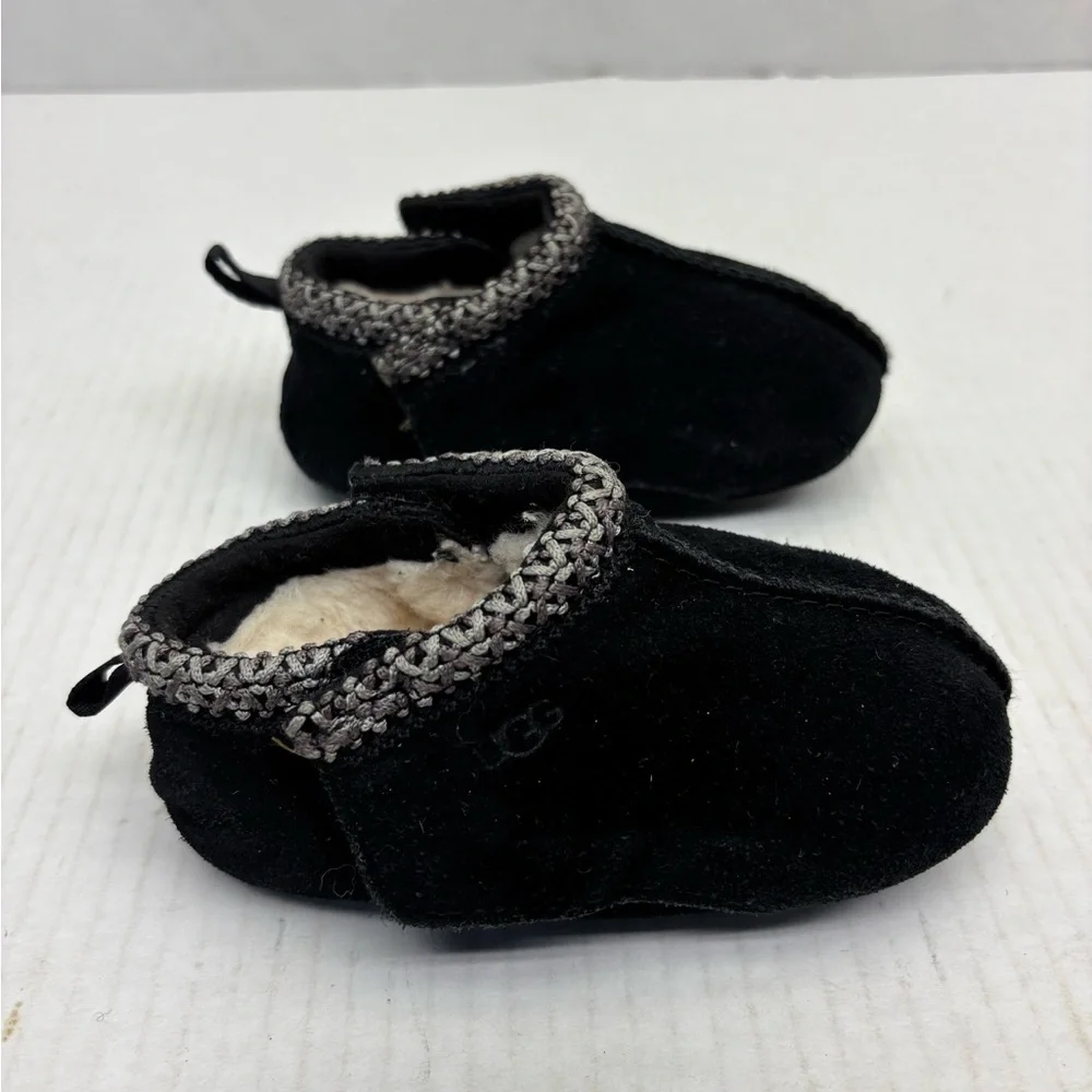 UGG Black Kids Cozy Slipper Booties, 4-5 baby, box 36
